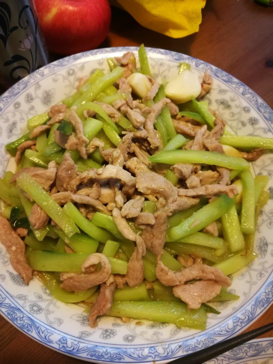 鸡肉丝清炒嫩黄瓜