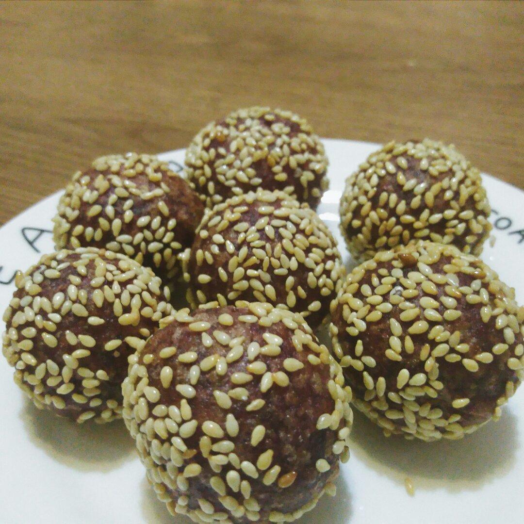 紫薯芝麻球