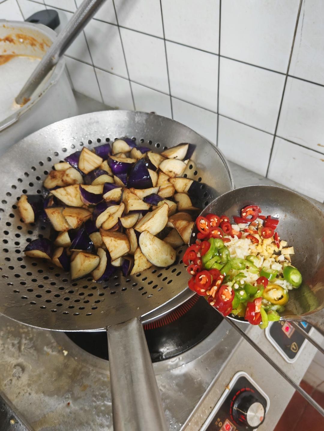 蒸鱼豉油版本，茄子   红烧茄子