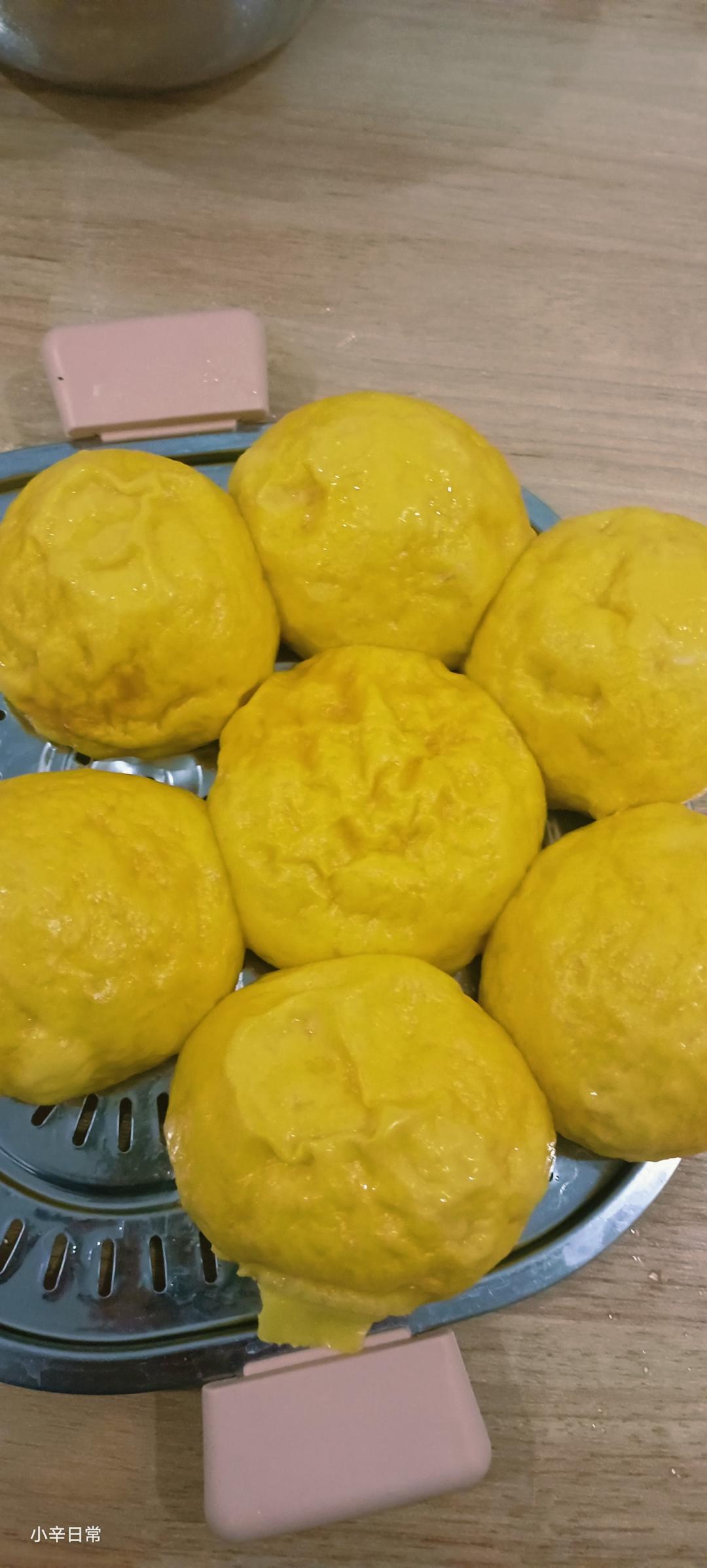 新手也可以--详解如何做出人见人爱、金黄的南瓜馒头