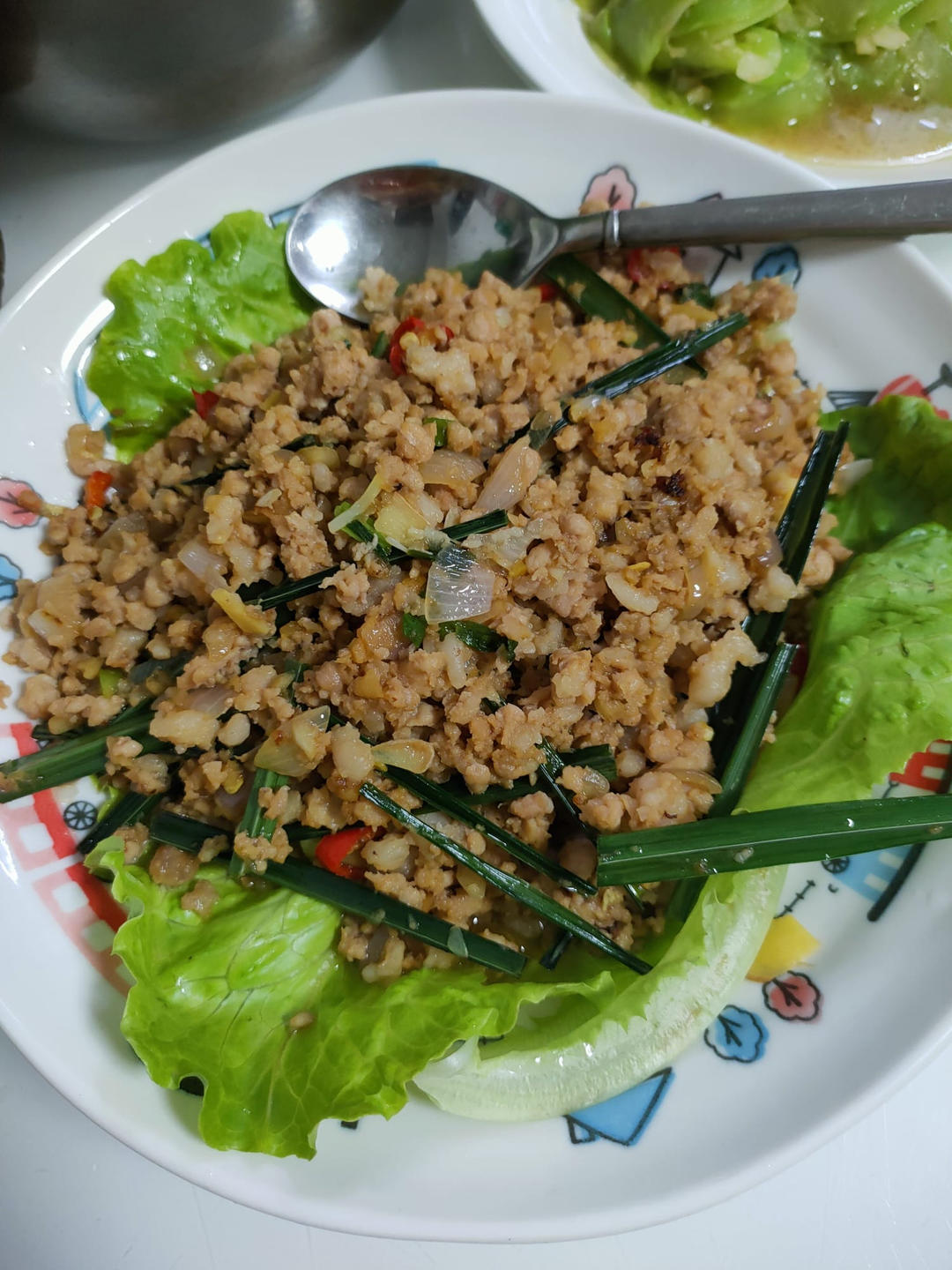 出乎意料好吃的泰式生菜包