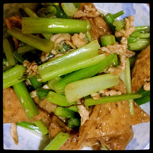 芹菜香干炒肉丝
