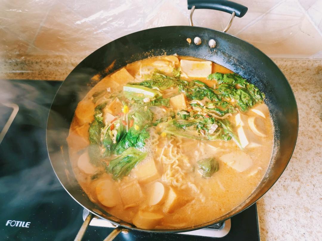 加牛奶煮的麻辣烫（芝麻酱是灵魂）