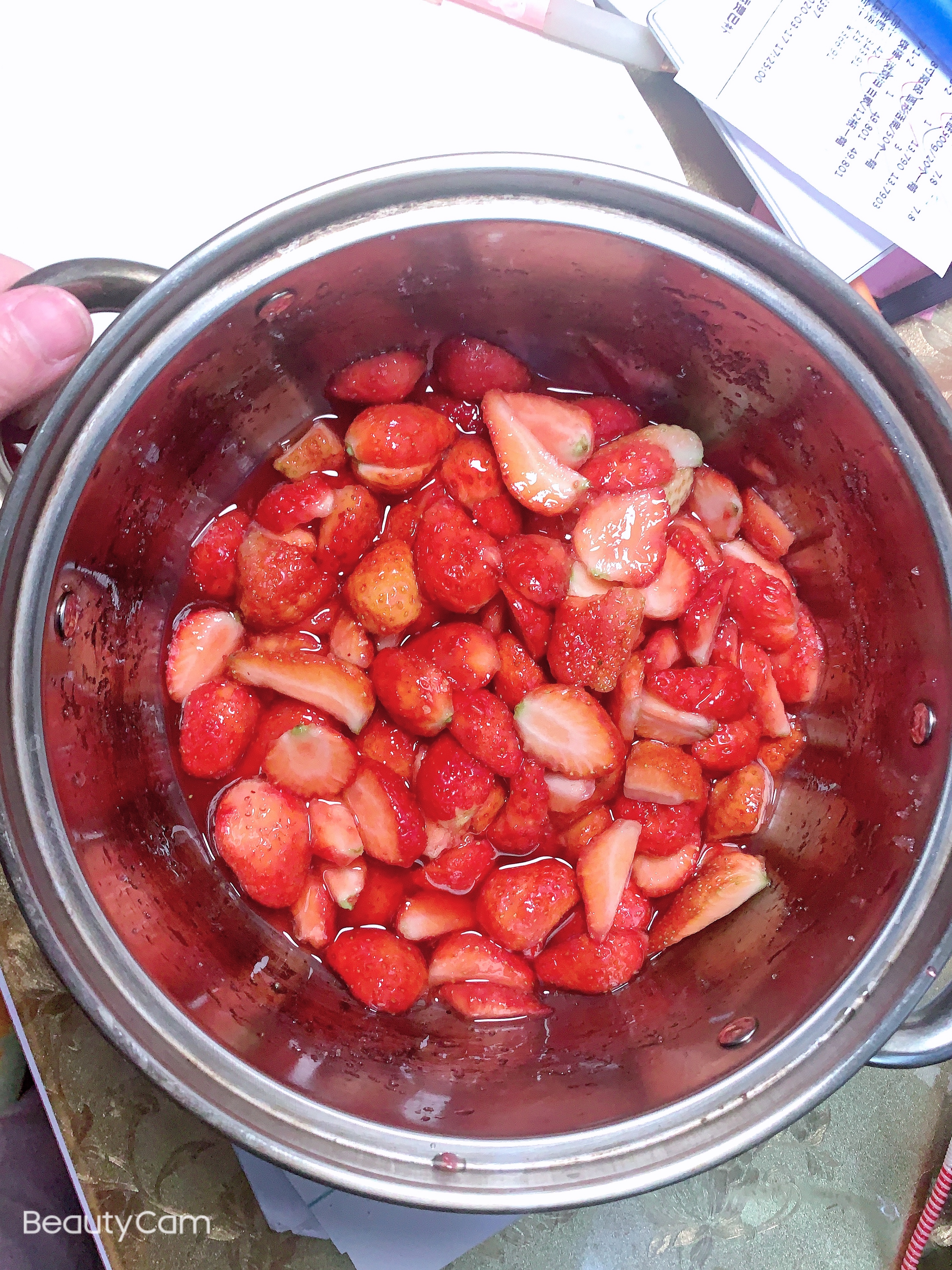 大果粒草莓酱（材料最简单）