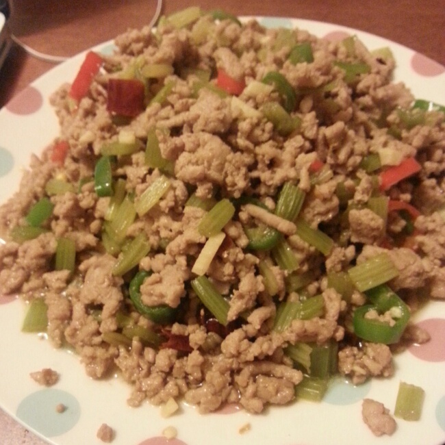 芹菜牛肉末「下饭神器」