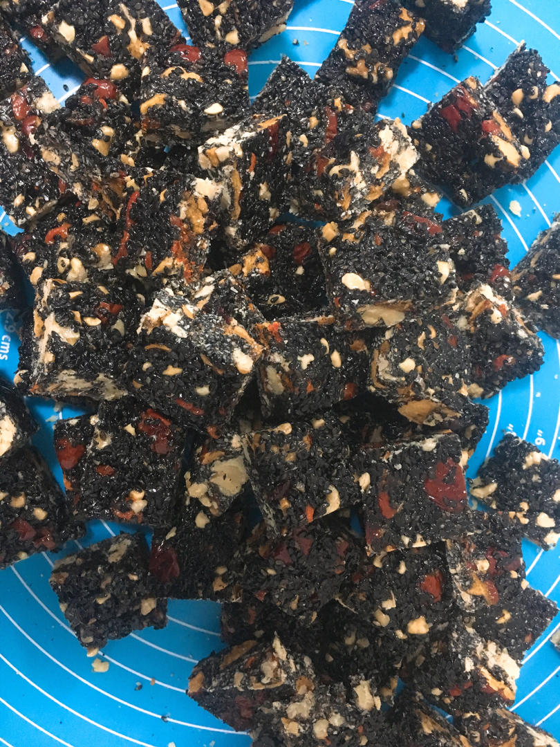 枸杞核桃花生黑芝麻片