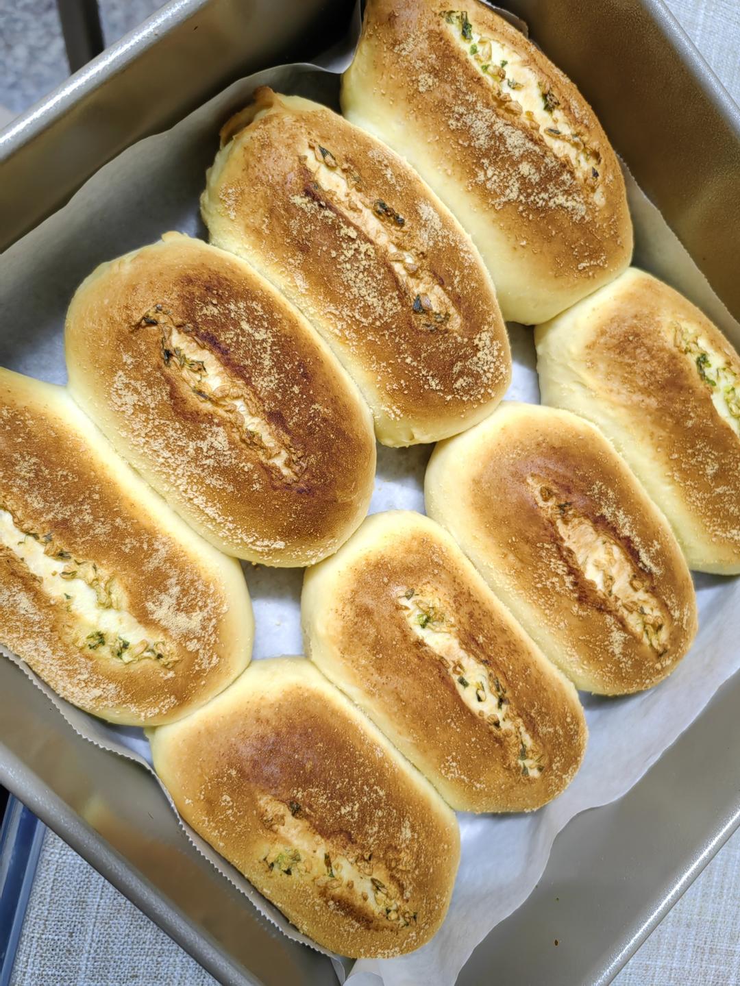 蒜香芝士火腿小吐司🍞超香！无法抗拒的咸口面包