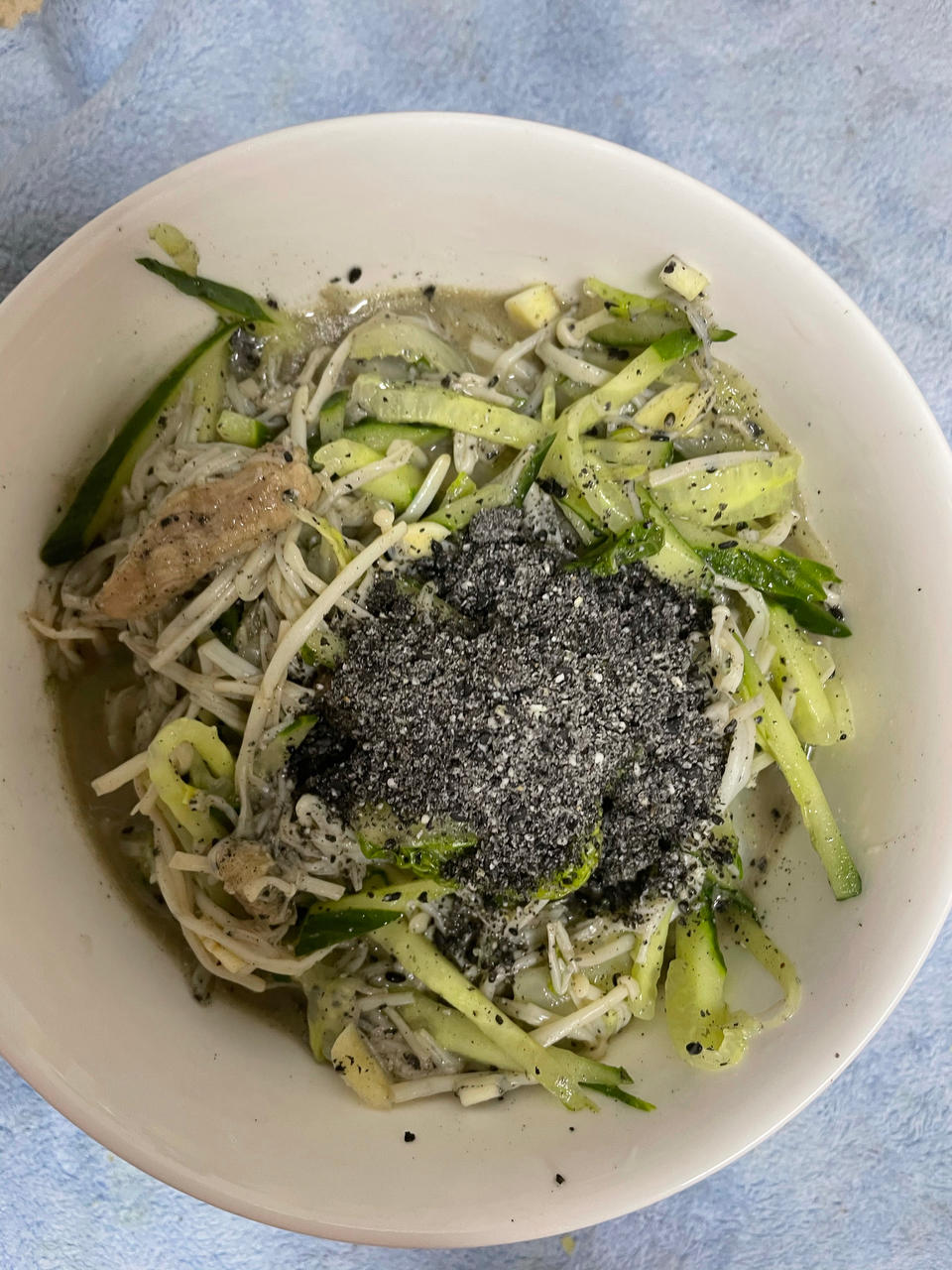 根本停不下来的凉拌金针菇
