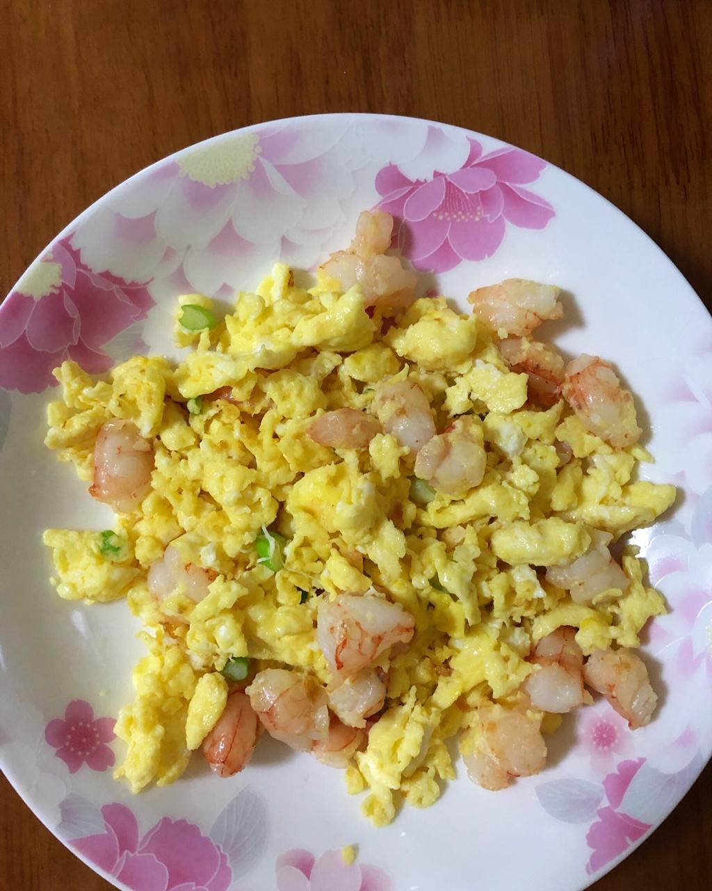 山楂柠檬做的鸡蛋炒虾仁