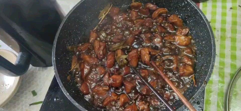 不焯水不放油的家常红烧肉