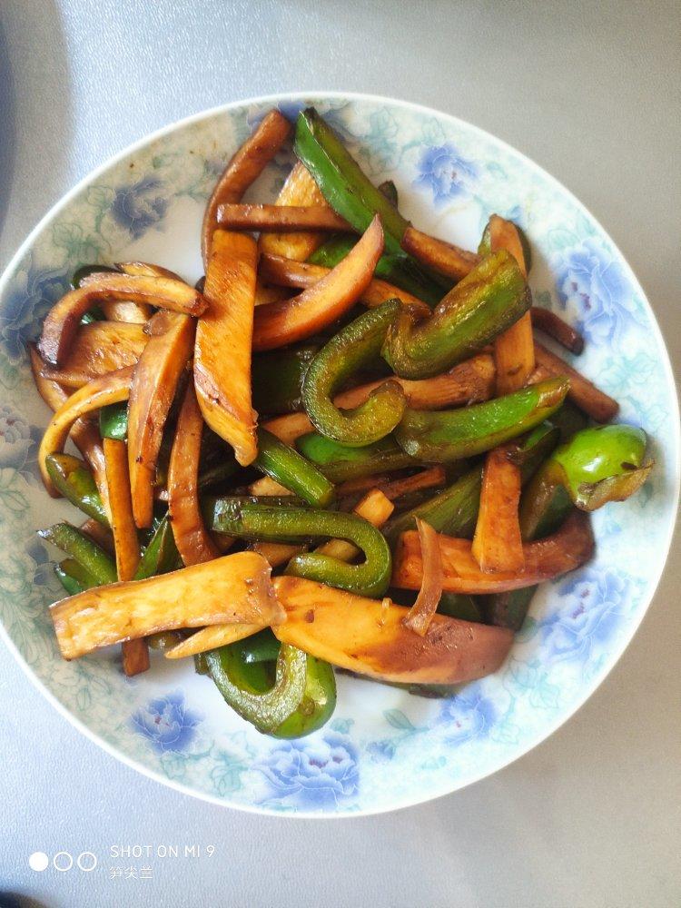 青椒素炒杏鲍菇