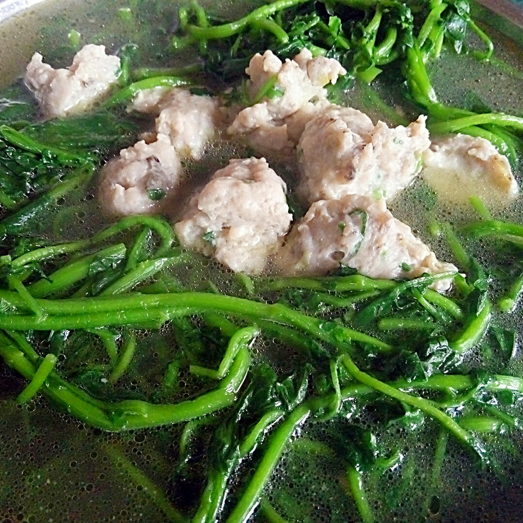 两个小baby做的西洋菜滚肉丸汤