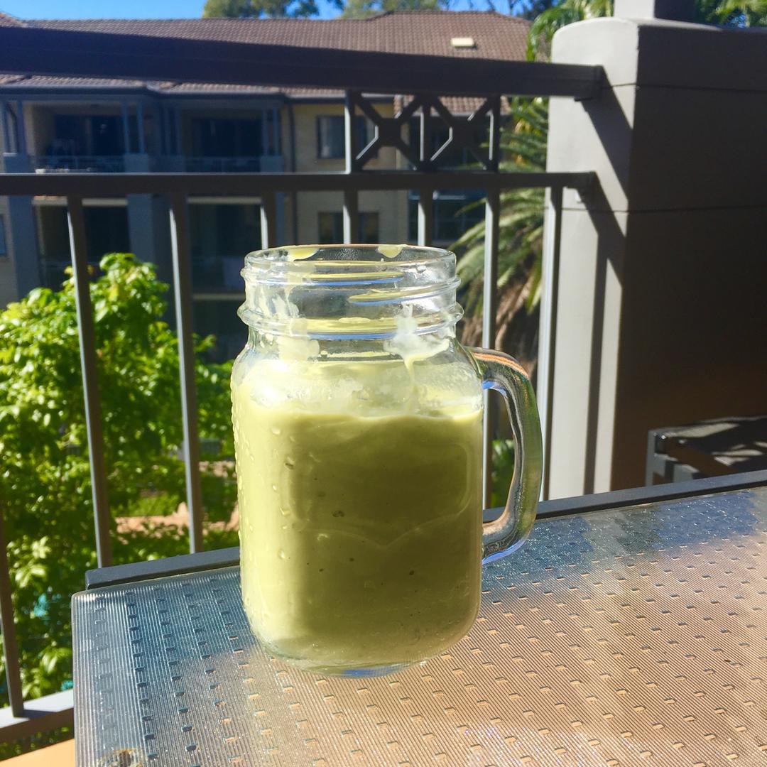 牛油果香蕉奶昔