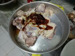 姜泥蒸鲜菇黑木耳鸡的做法 步骤2