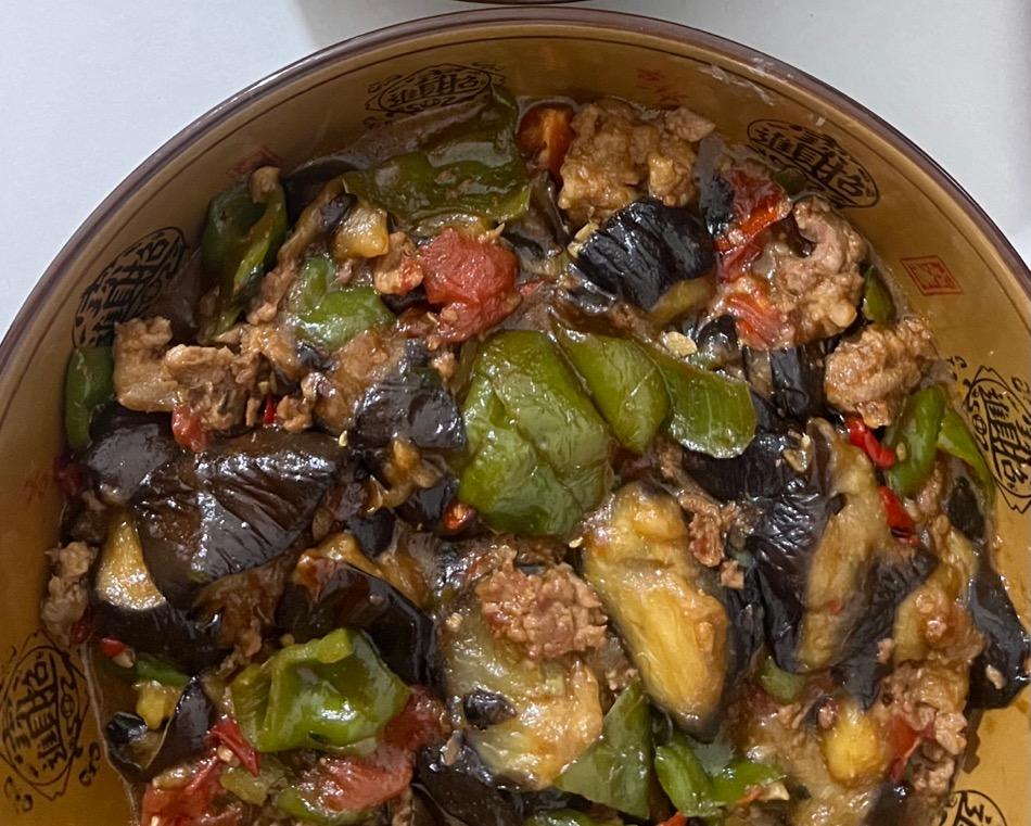 红烧茄子（佐西红柿尖椒）