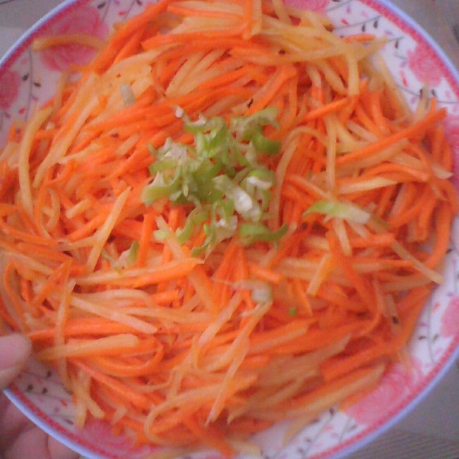 炒胡萝卜土豆丝