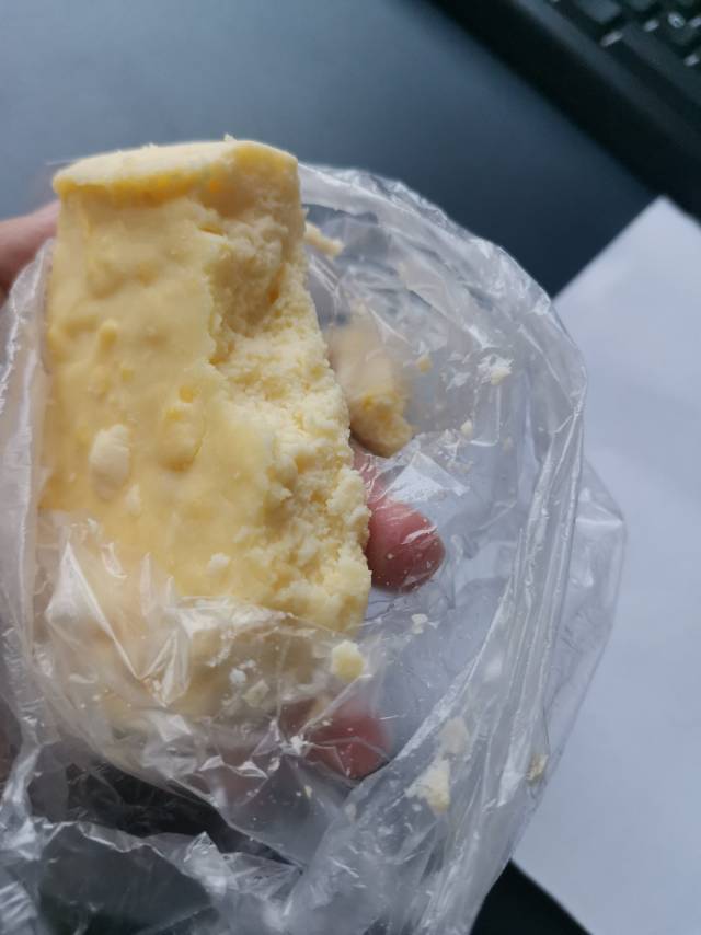 一晚上的等待果然是值得的，这是一款好吃的芝士蛋糕