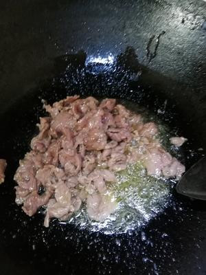 咸酸菜炒牛肉的做法 步骤3
