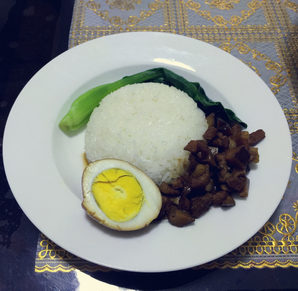 洋葱酥卤肉饭