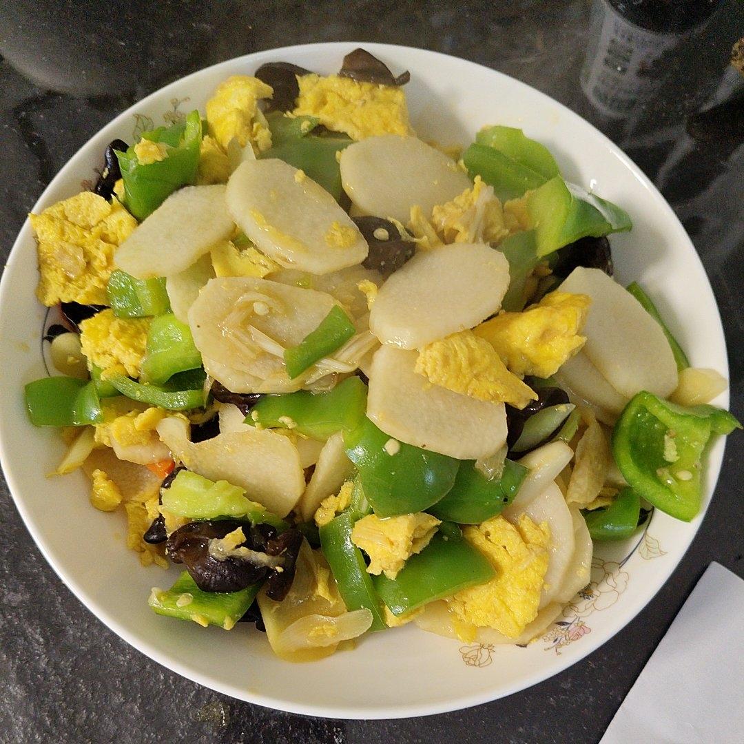 黑木耳青椒炒鸡蛋（营养又下饭）