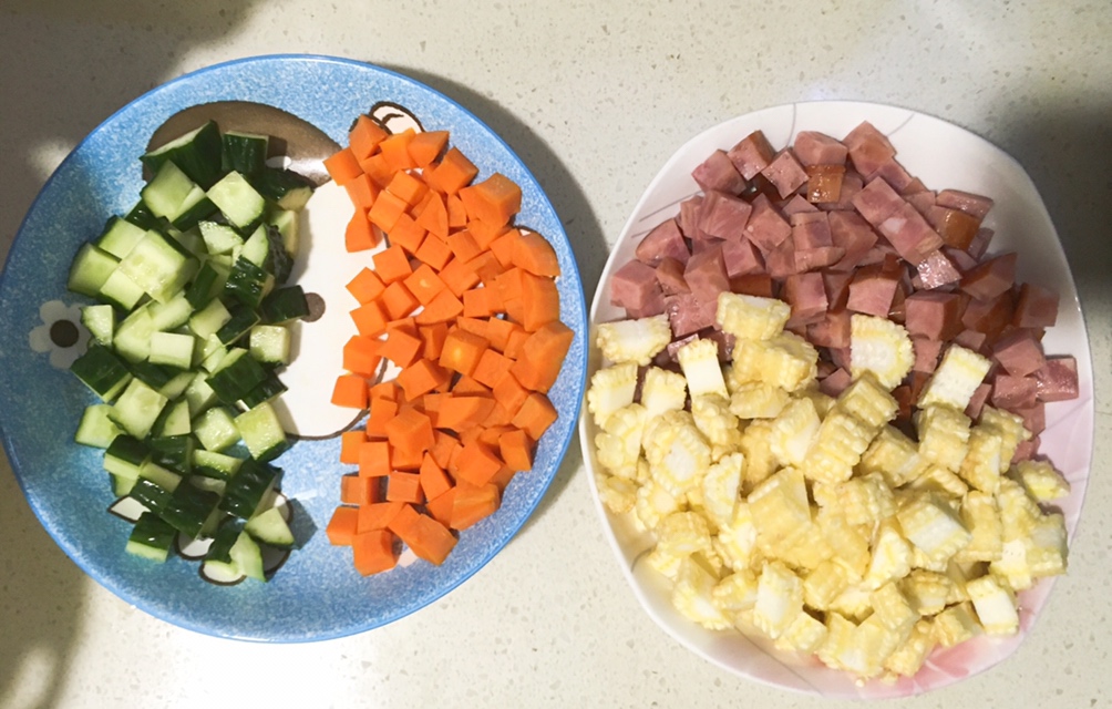胡萝卜黄瓜玉米笋炒火腿的做法 步骤3