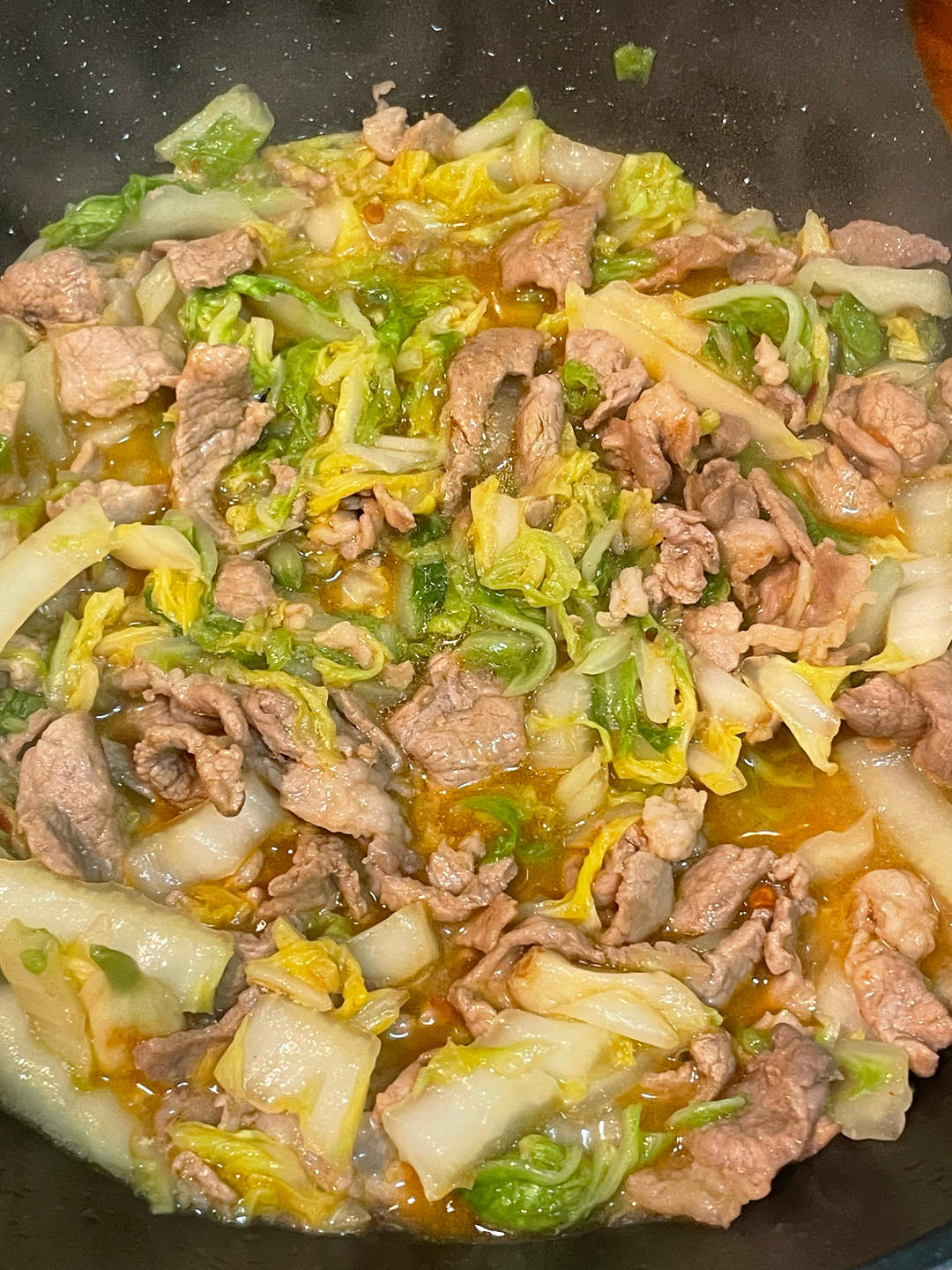 白菜炒肉（包白菜，用料少，小孩爱）