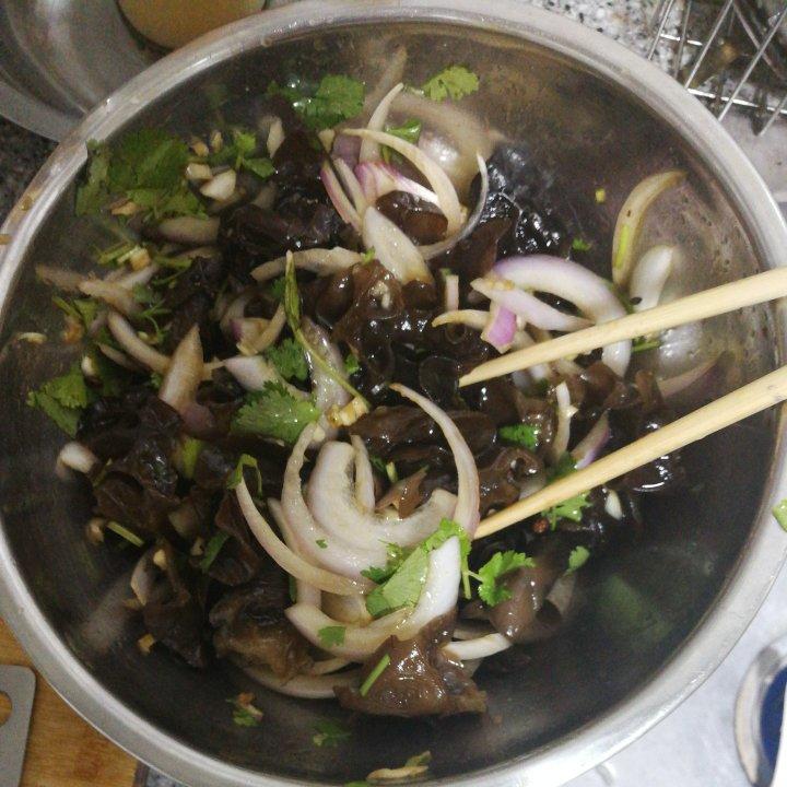 凉拌洋葱木耳