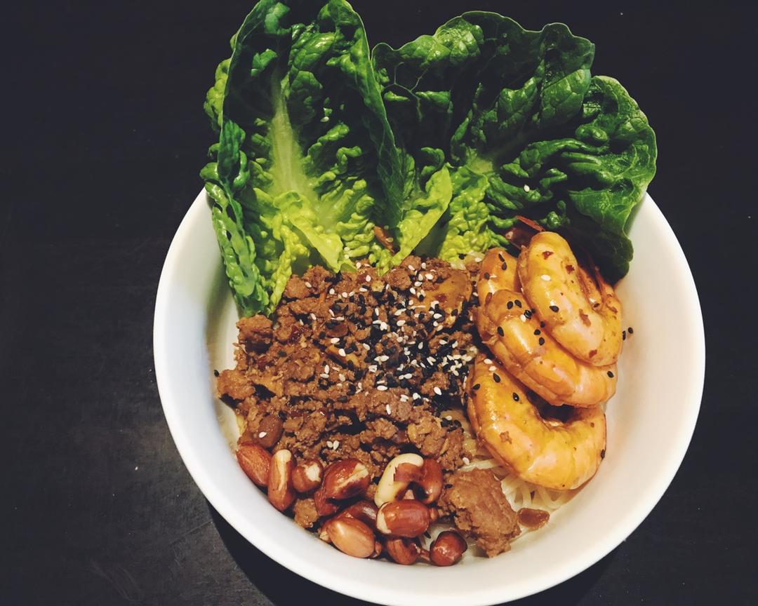鲜虾肉泥拌米线的做法