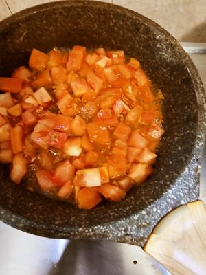 能吃一辈子的减脂神器——番茄浓汤魔芋结的做法 步骤6