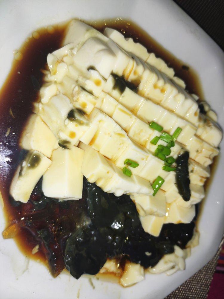 凉拌皮蛋豆腐