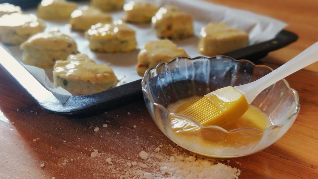 【视频】3分钟 奶油司康Scone(可能是世界上最快手的司康) 消耗淡奶油～