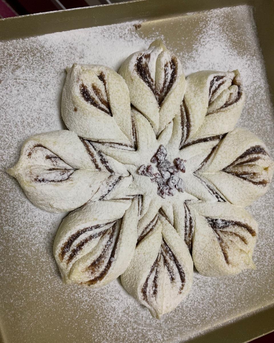 ins风圣诞节雪花豆沙面包---错过了夏天的风秋天的雨 不能再错过冬天的雪花