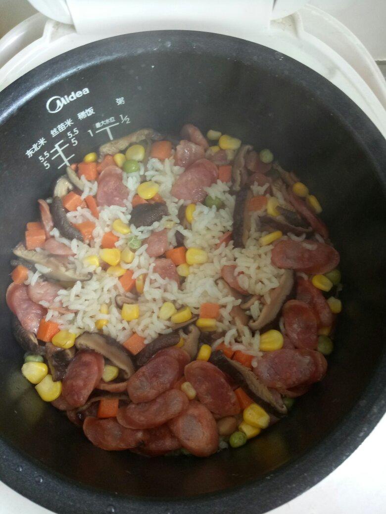 电饭锅版香菇腊肠饭