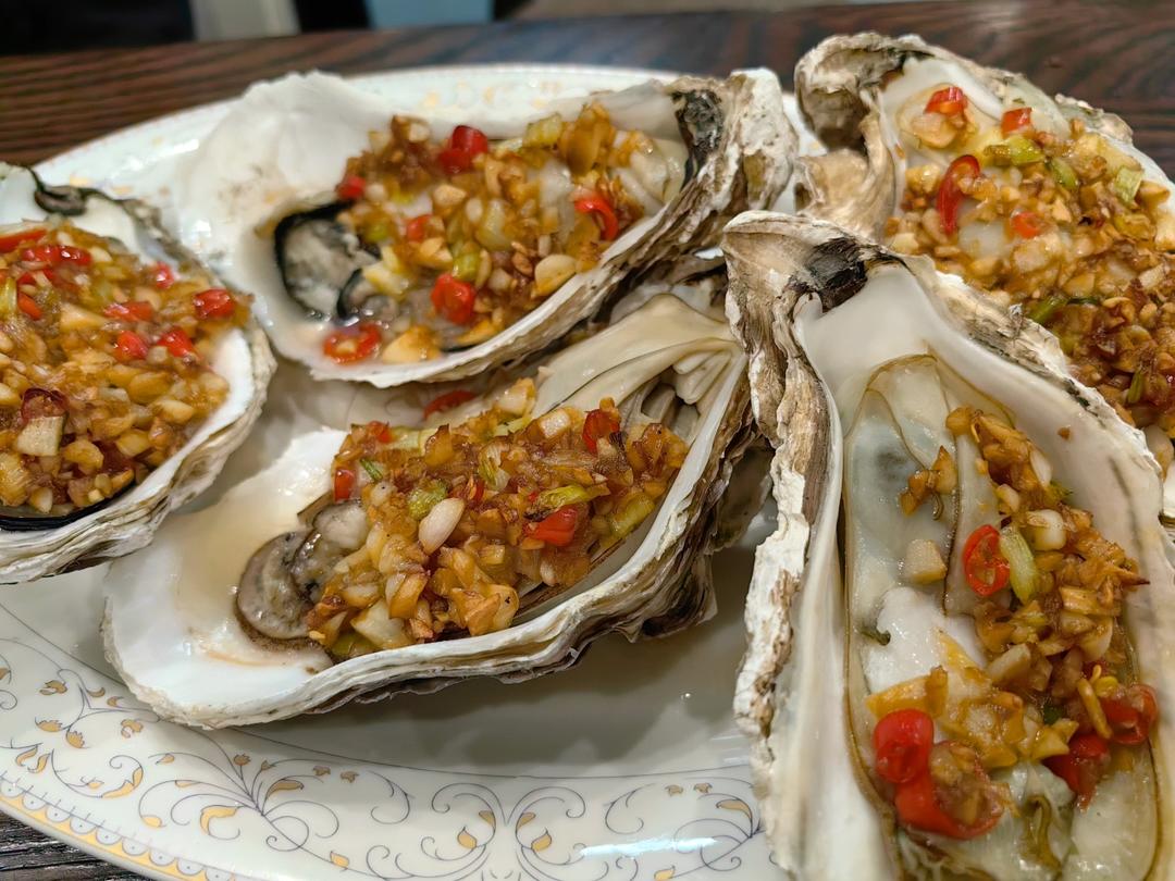 蒜蓉烤生蚝（万能好吃的蒜蓉辣椒酱）