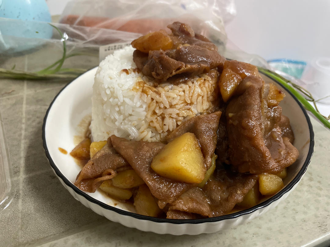 好吃到舔碗底的土豆肥牛拌饭