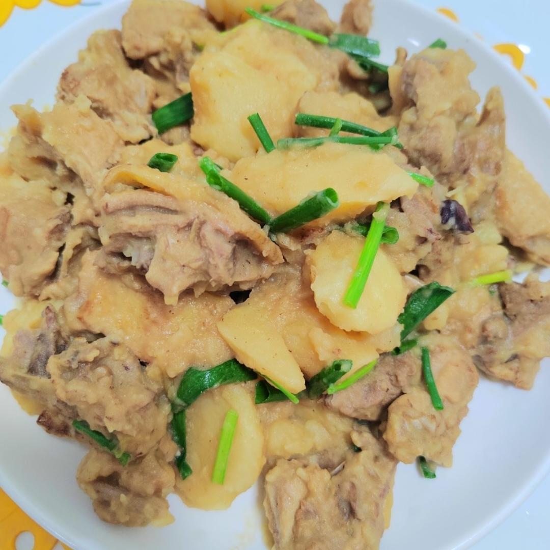 鸡腿炖土豆 上桌秒空盘 汤都喝干了！