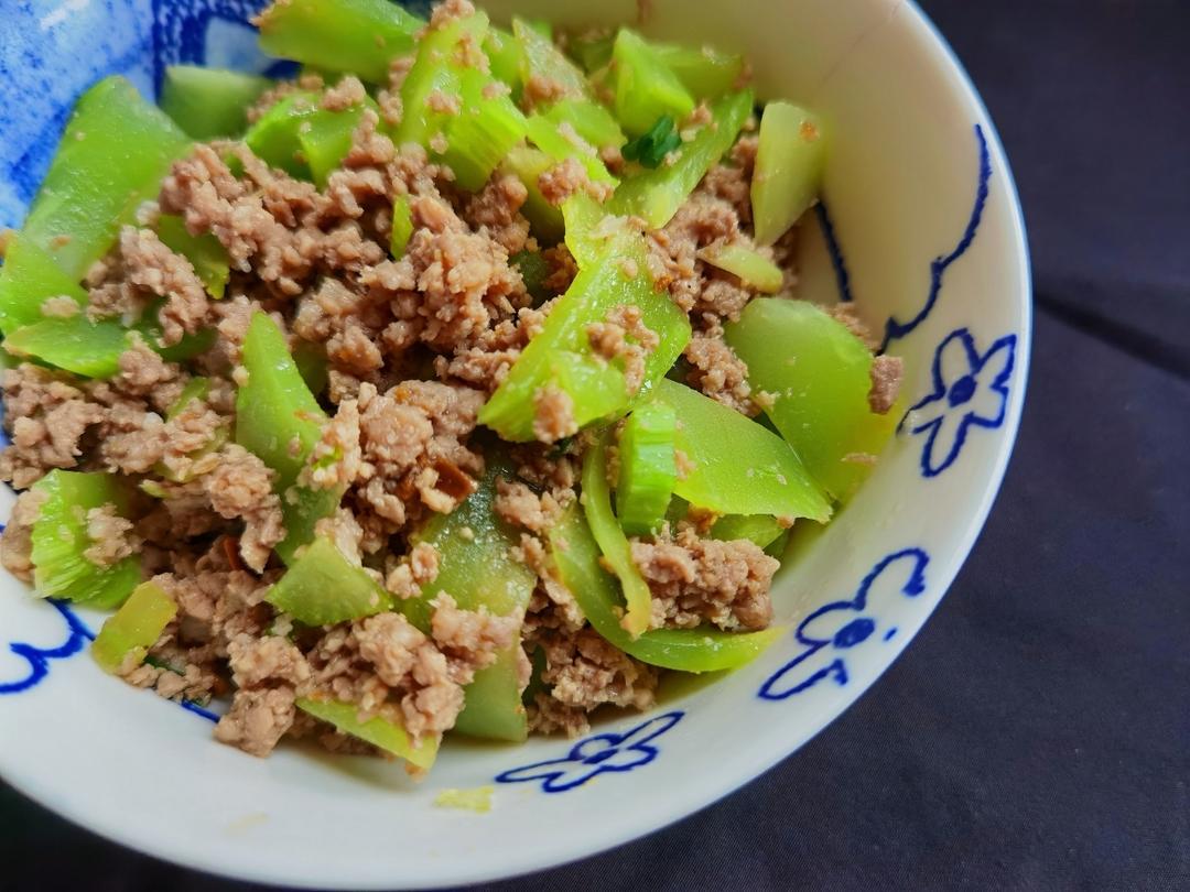 肉沫炒莴笋丝