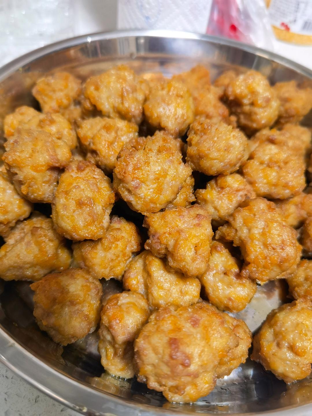 自制油炸肉丸子