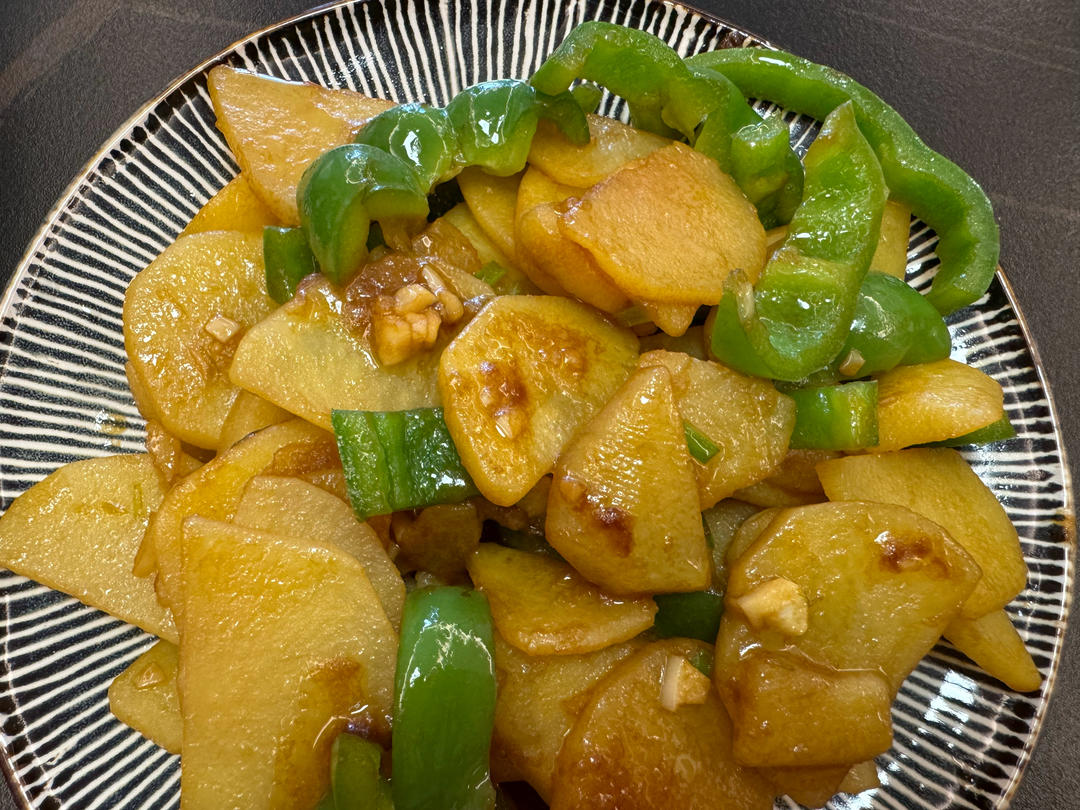 比肉都好吃的青椒炒土豆片😋简单又美味❗️