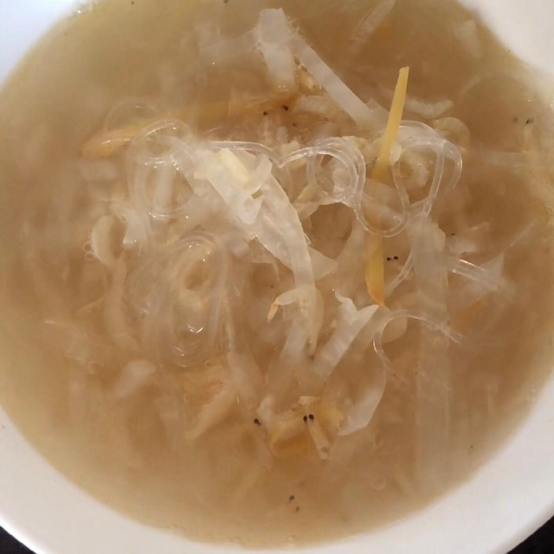 冬日暖身虾皮萝卜汤