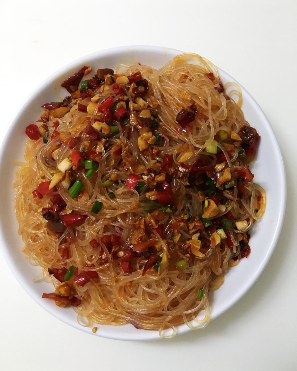 连吃3天不过瘾的凉拌酸辣粉丝
