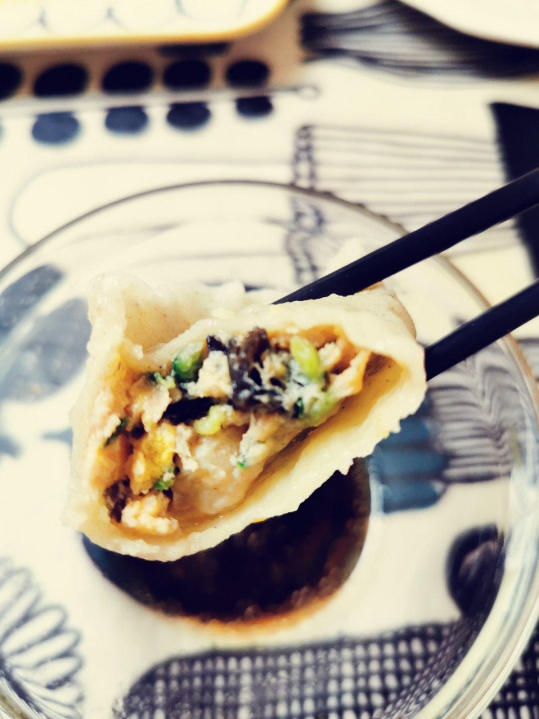绿黄红粉黑——黄瓜鸡蛋虾仁木耳猪肉水饺