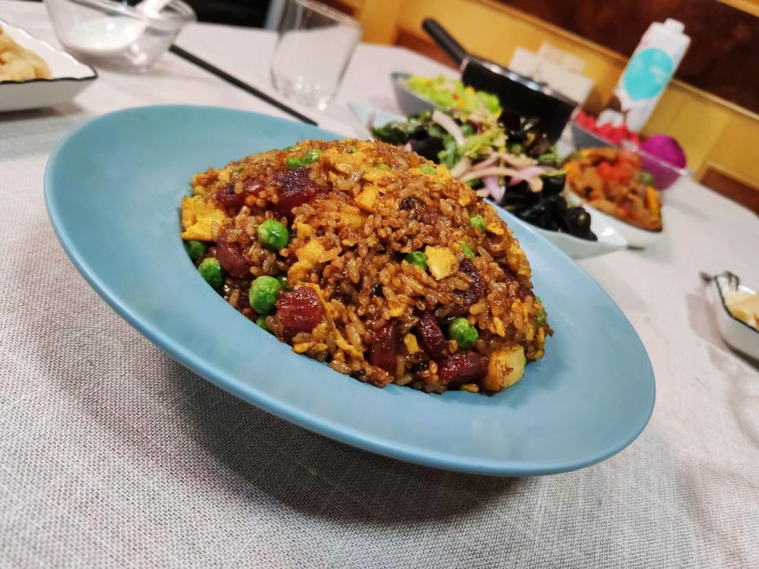 香到喊妈的销魂土豆香肠炒饭～