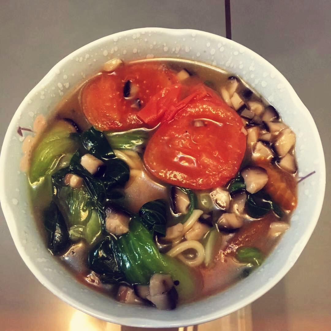 菌汤面条 看得见的香菇 尝得到的鲜美 这才是真正的菌汤