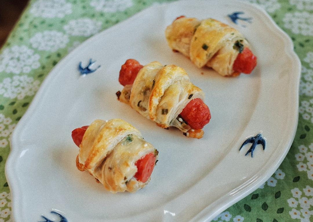 香肠酥皮卷：手抓饼皮还能这样吃，不用和面快速搞定早餐