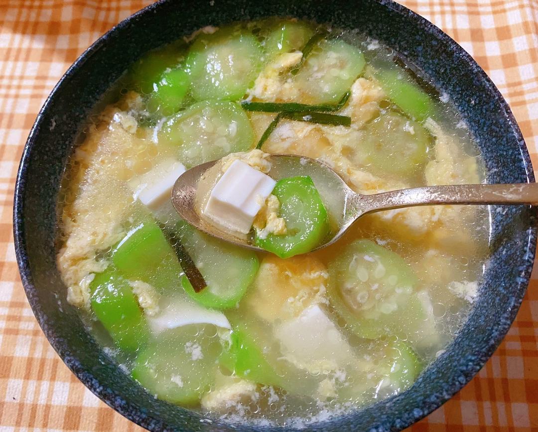 丝瓜鸡蛋豆腐汤的做法