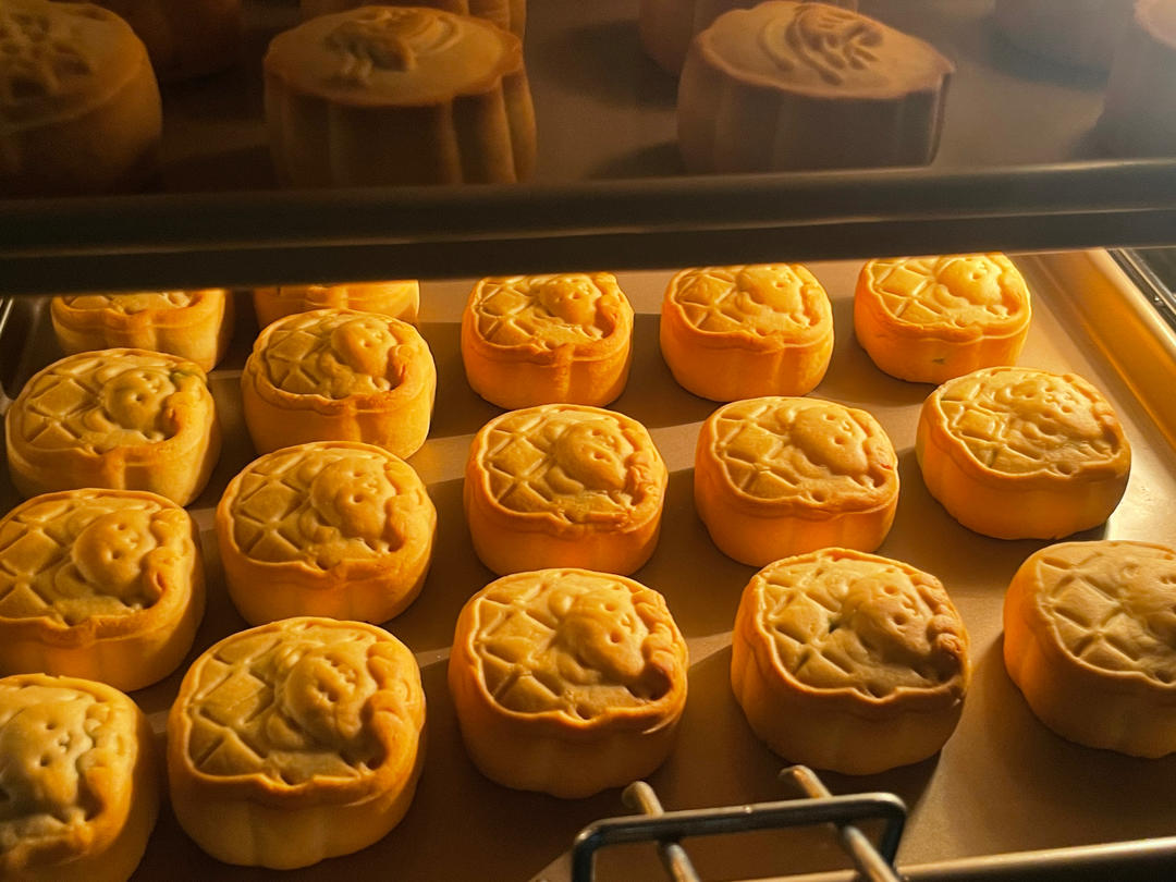 广式莲蓉蛋黄月饼/久吃不厌的经典组合