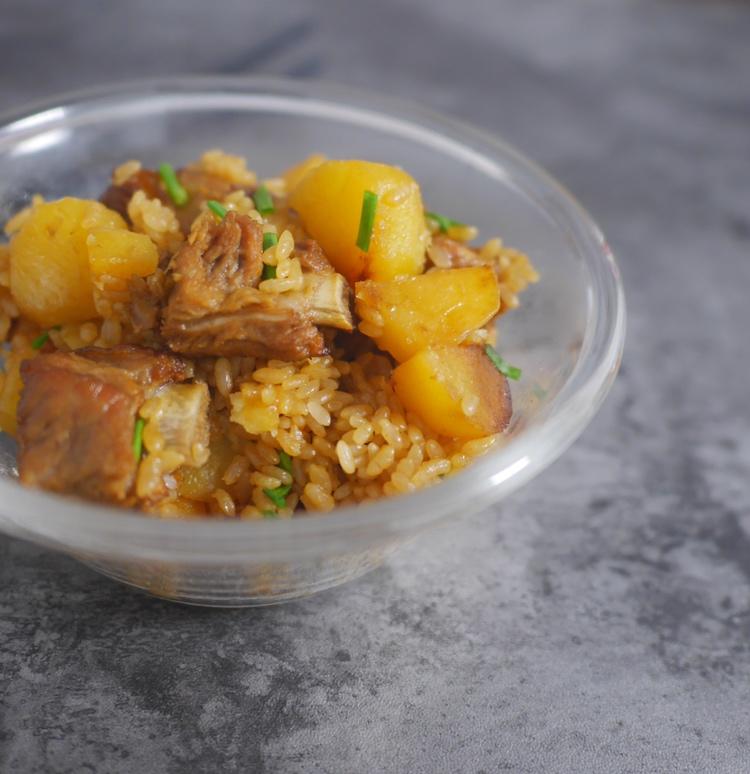 视频【家传排骨焖饭】小哥哥小哥哥，今天来我家吃饭吧~ (✿◡‿◡)