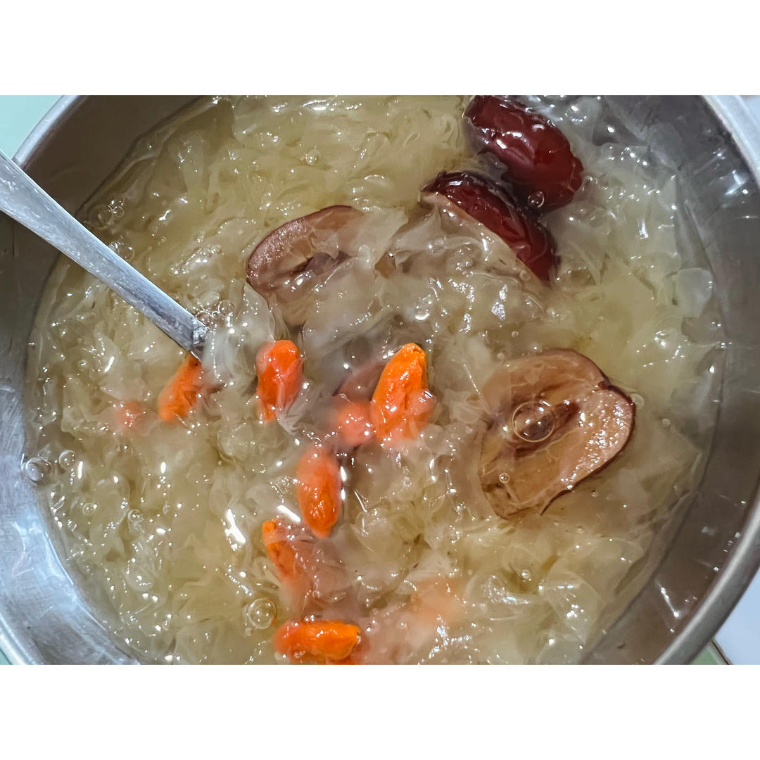 怎样煮出胶的银耳羹