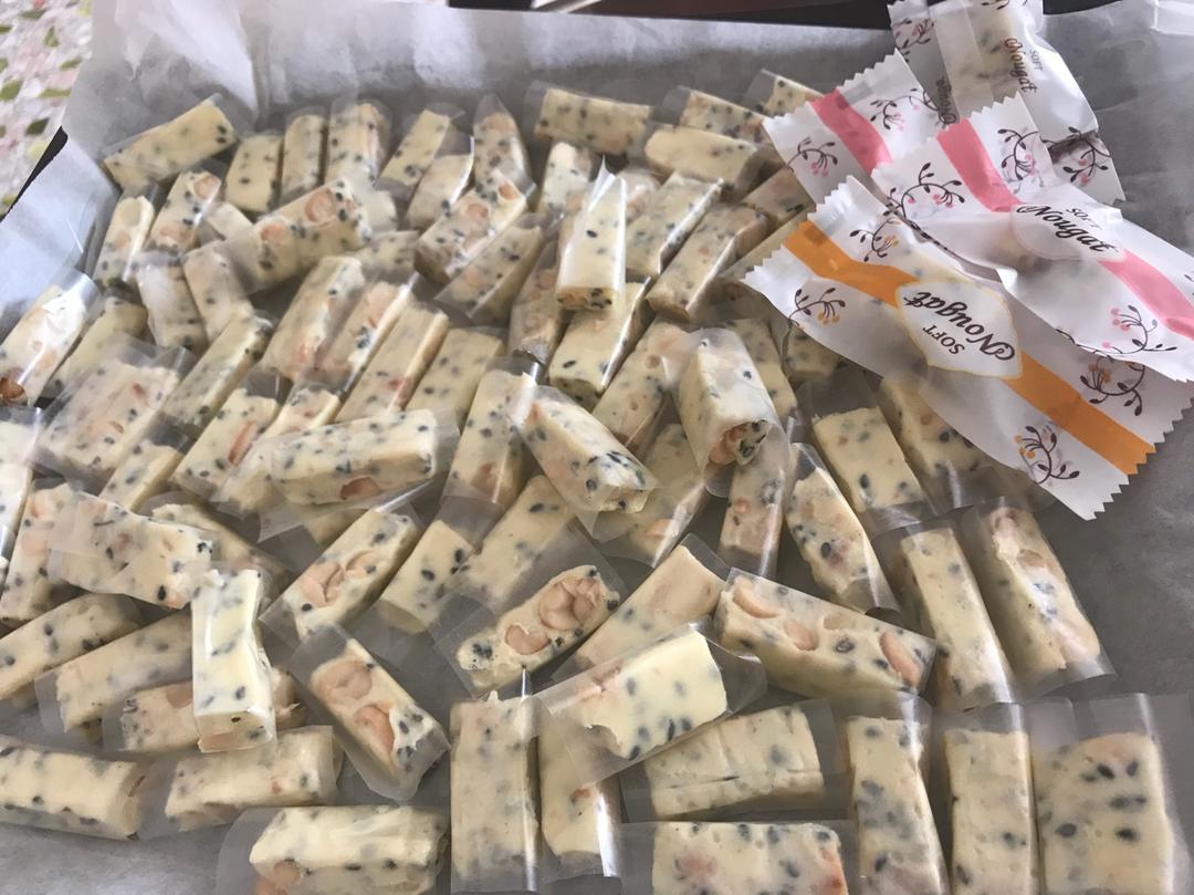 黑芝麻花生牛轧糖（刚好一盘三能土豪金）